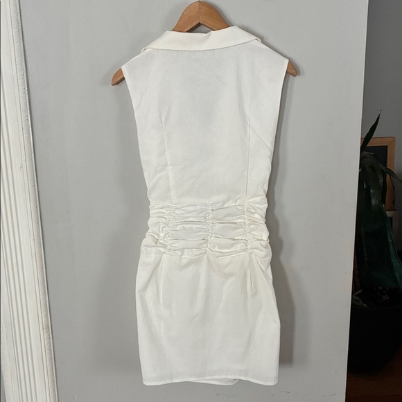 PrettyLittleThing White Mini Dress with Ring Detail Sz 8 - Picture 4 of 5